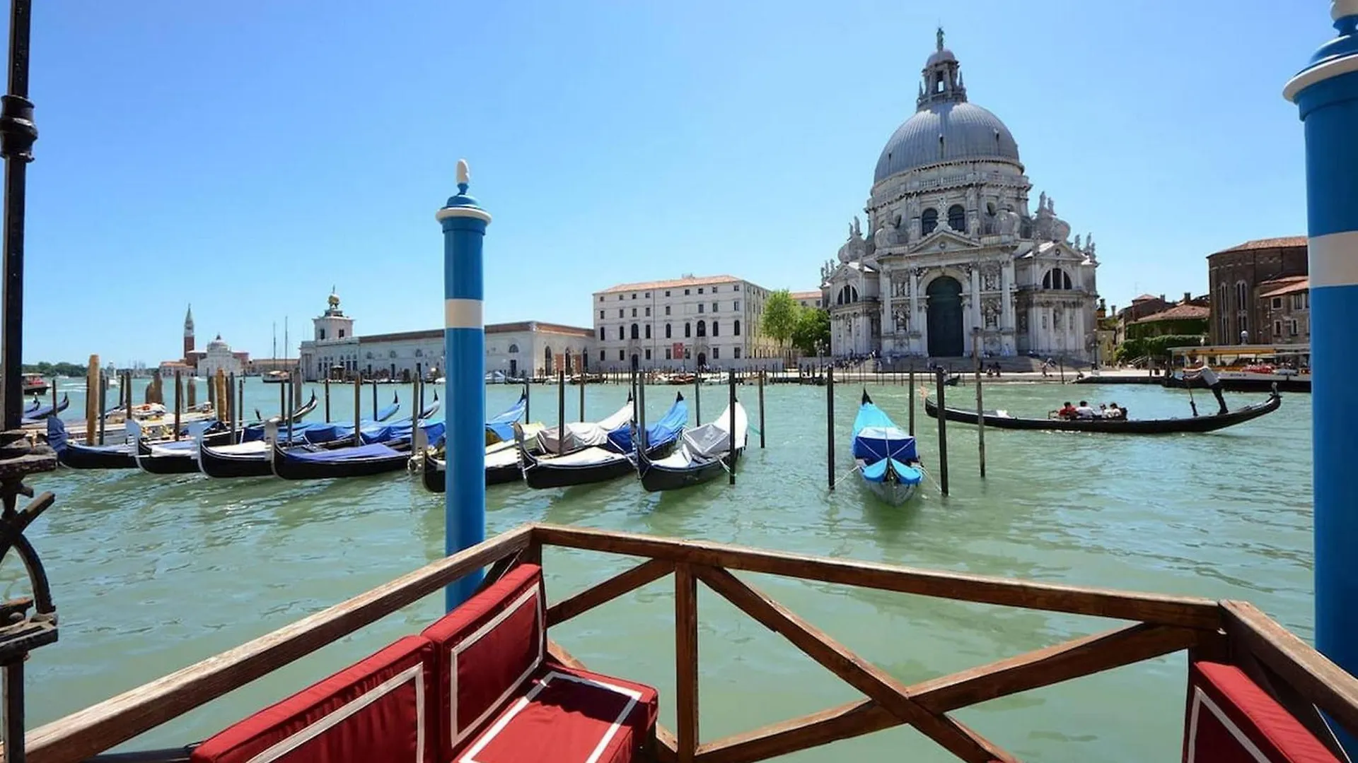 4Br Large Apartment With A View - What'App - 0039-3512-039-610 - For Reservations! Venice Italy