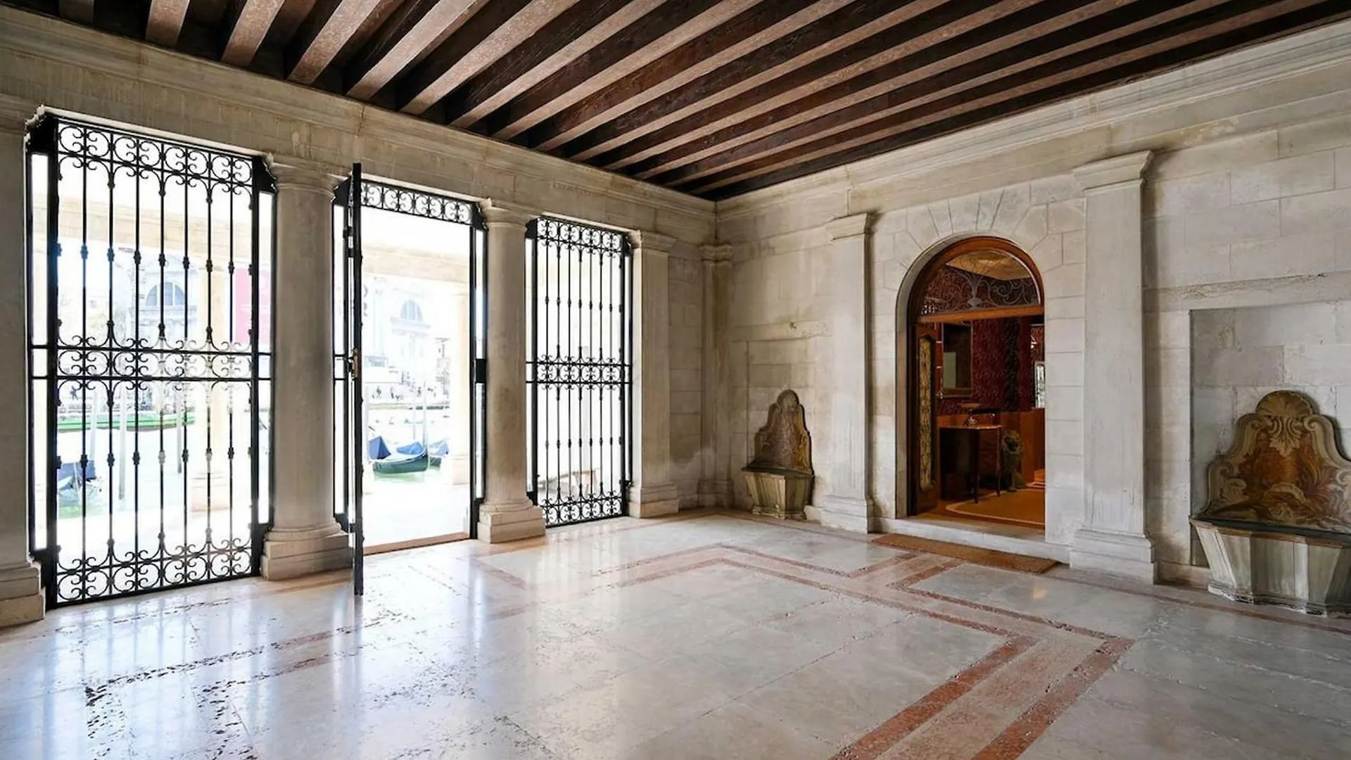 4Br Large Apartment With A View - What'App - 0039-3512-039-610 - For Reservations! Venice 0*,  Italy