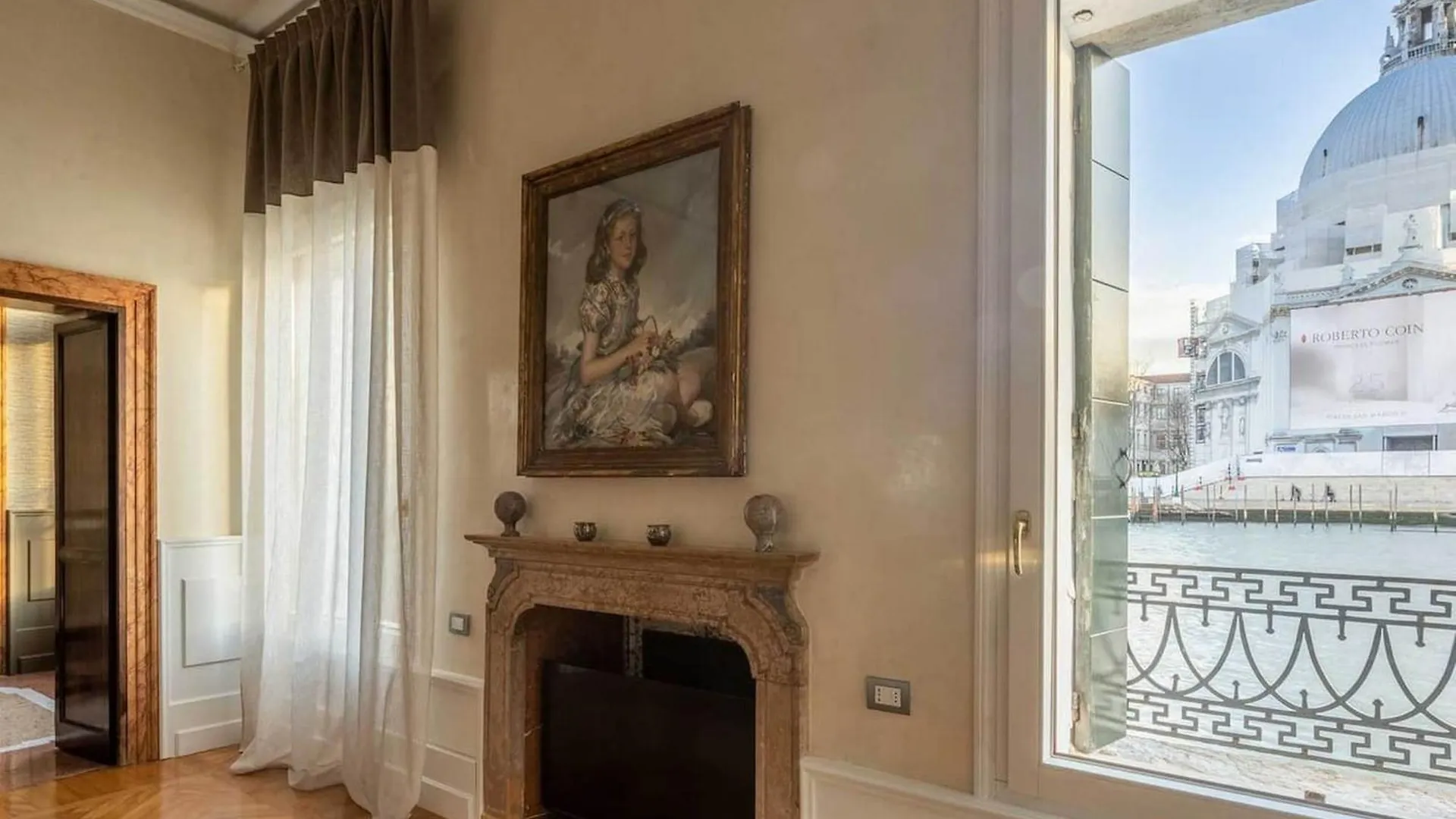 4Br Large Apartment With A View - What'App - 0039-3512-039-610 - For Reservations! Venice Italy